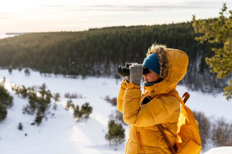 Binoculars have appeared that recognize 9,000 animals and birds