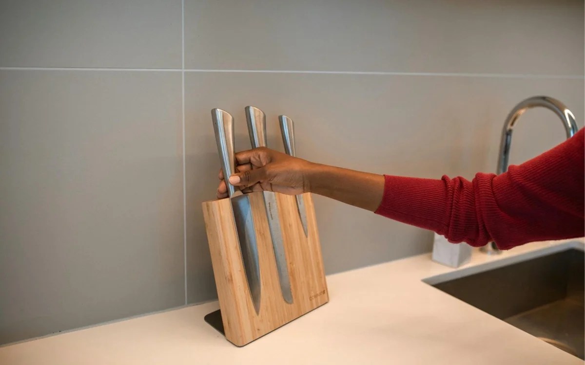 knife block on a kitchen counter